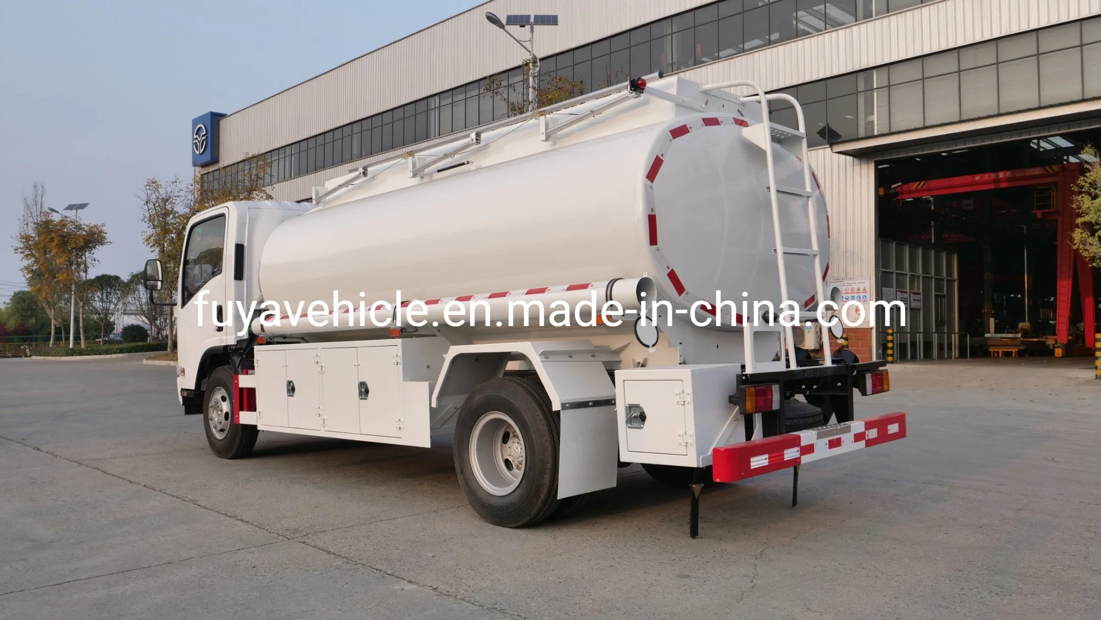 Hot Sale I-Suzu 4X2 Fuel Tank Truck 6000liters 6cbm 6m3 Oil Tank Truck for Refuelling