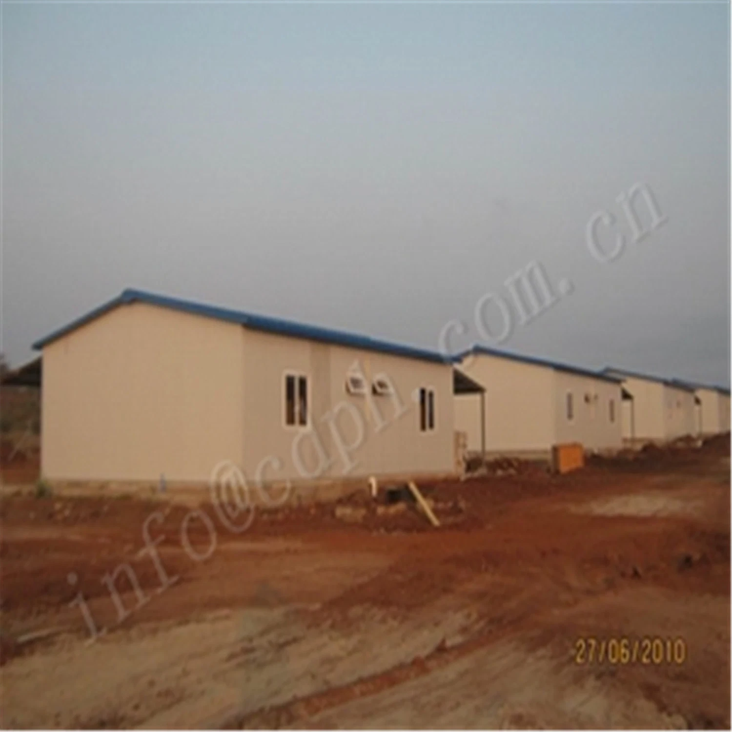 Prefabricated Building with Solid Structure and Insulated Panels