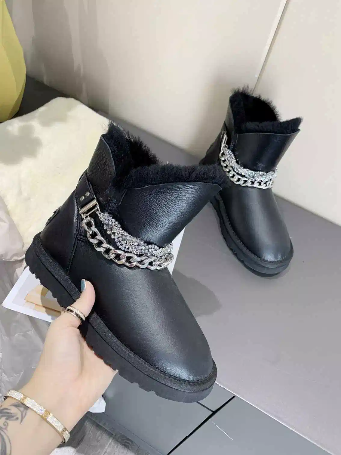 Black Leather Snow Boots Women&prime; S Shoes Chain Lady Shoes