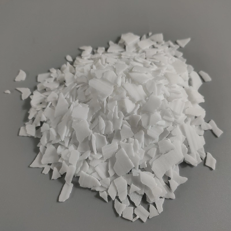 Flakes blanches de qualité industrielle d'hydroxyde de potassium / potasse caustique à 90% KOH.