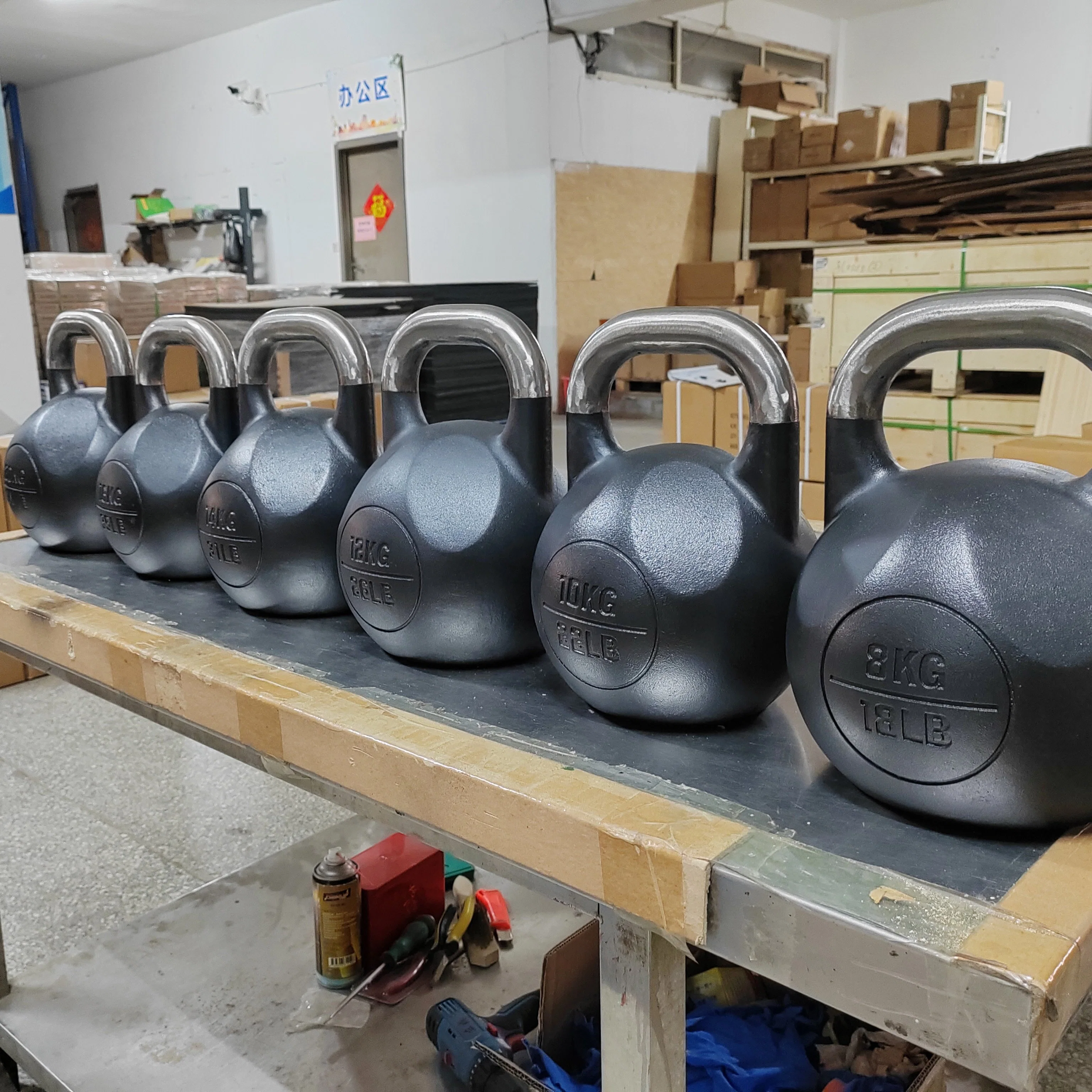 OEM Vente en gros de Kettlebell set personnalisé poids en fonte Ensemble de levage Kettlebell