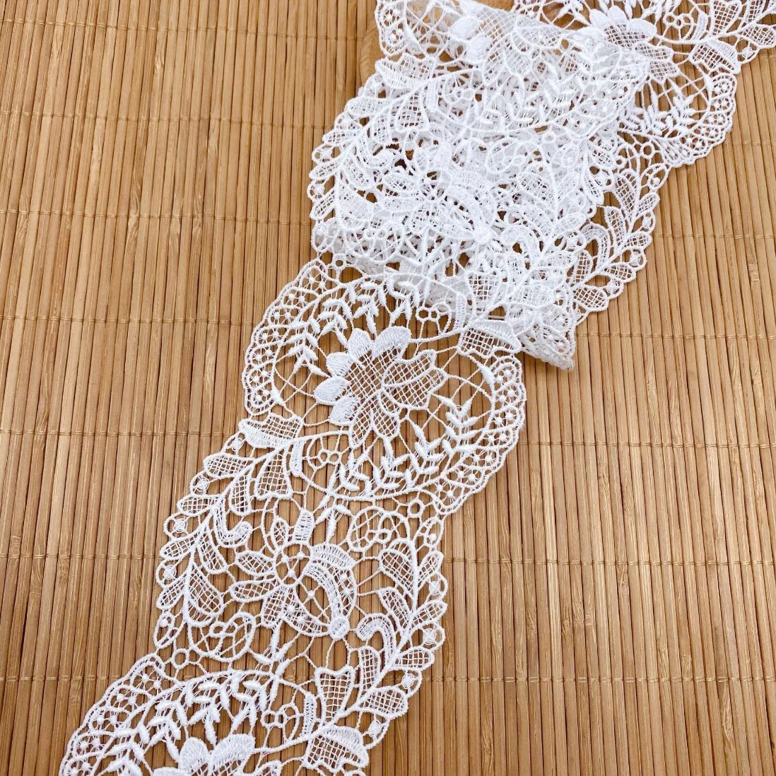 Factory Wholesale/Supplier New Milk Silk Embroidery Lace Clothing Home Textile Shoes Bag Accessories