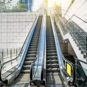 30 / 35 Grad Elektro-Handlauf Rolltreppe / Bewegung Gehen Rolltreppen Für Innenräume