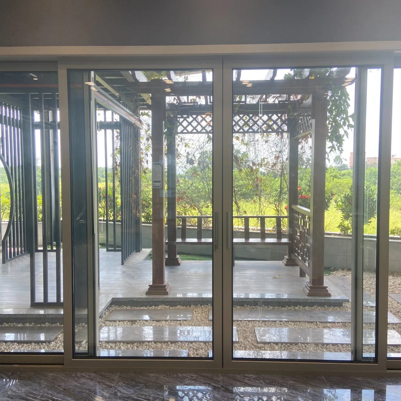 China Manufacturer Soundproof Aluminum Sliding Door with Low-E Glass Interior Sliding Door