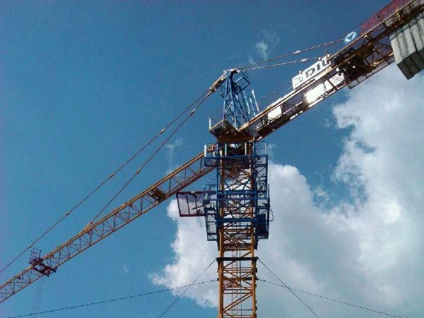 High quality/High cost performance  Small 4 Tons Mobile Tower Crane Low Price