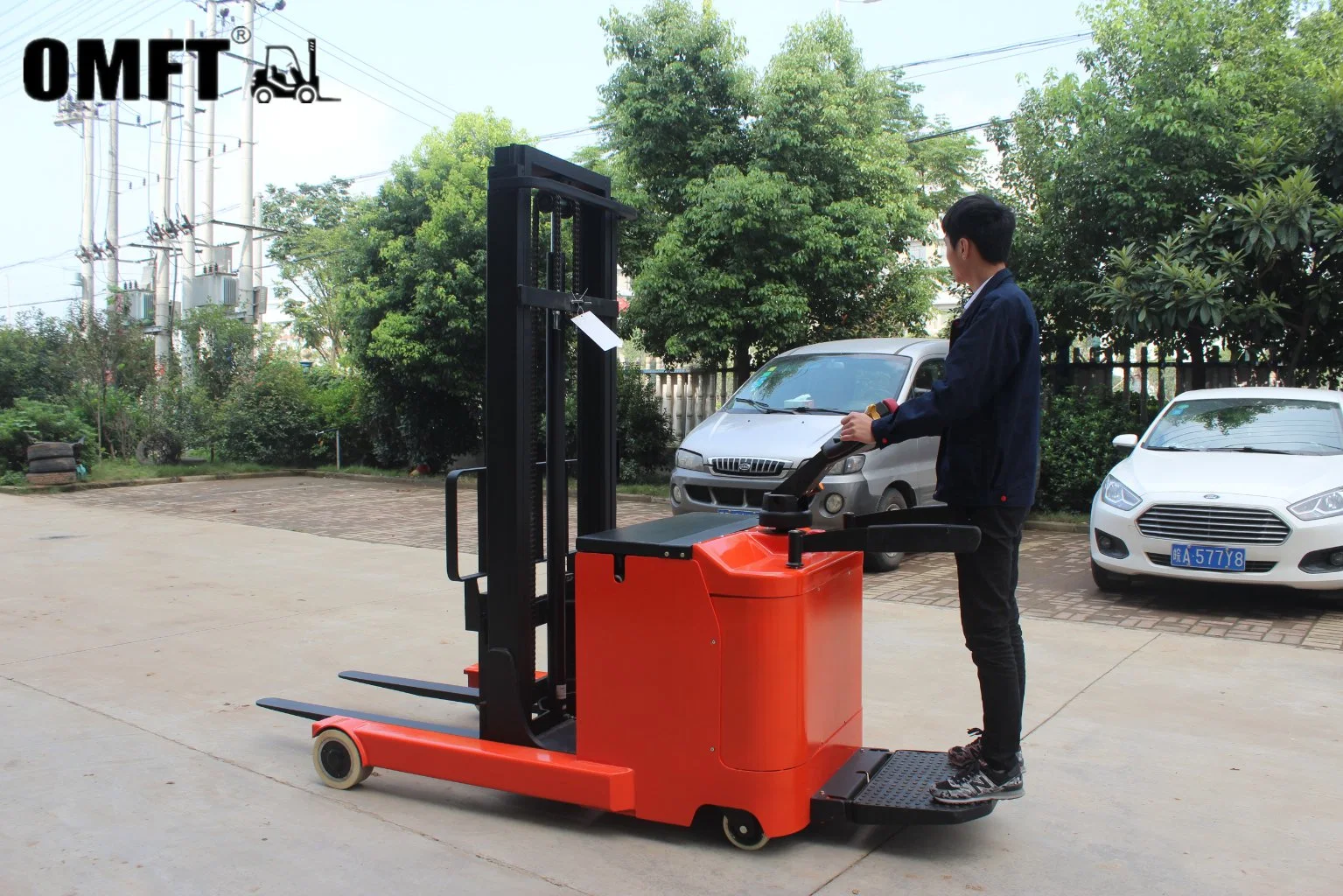 China Best with Solid Forks and Protection Valve 1t - 2t Electric Reach Truck