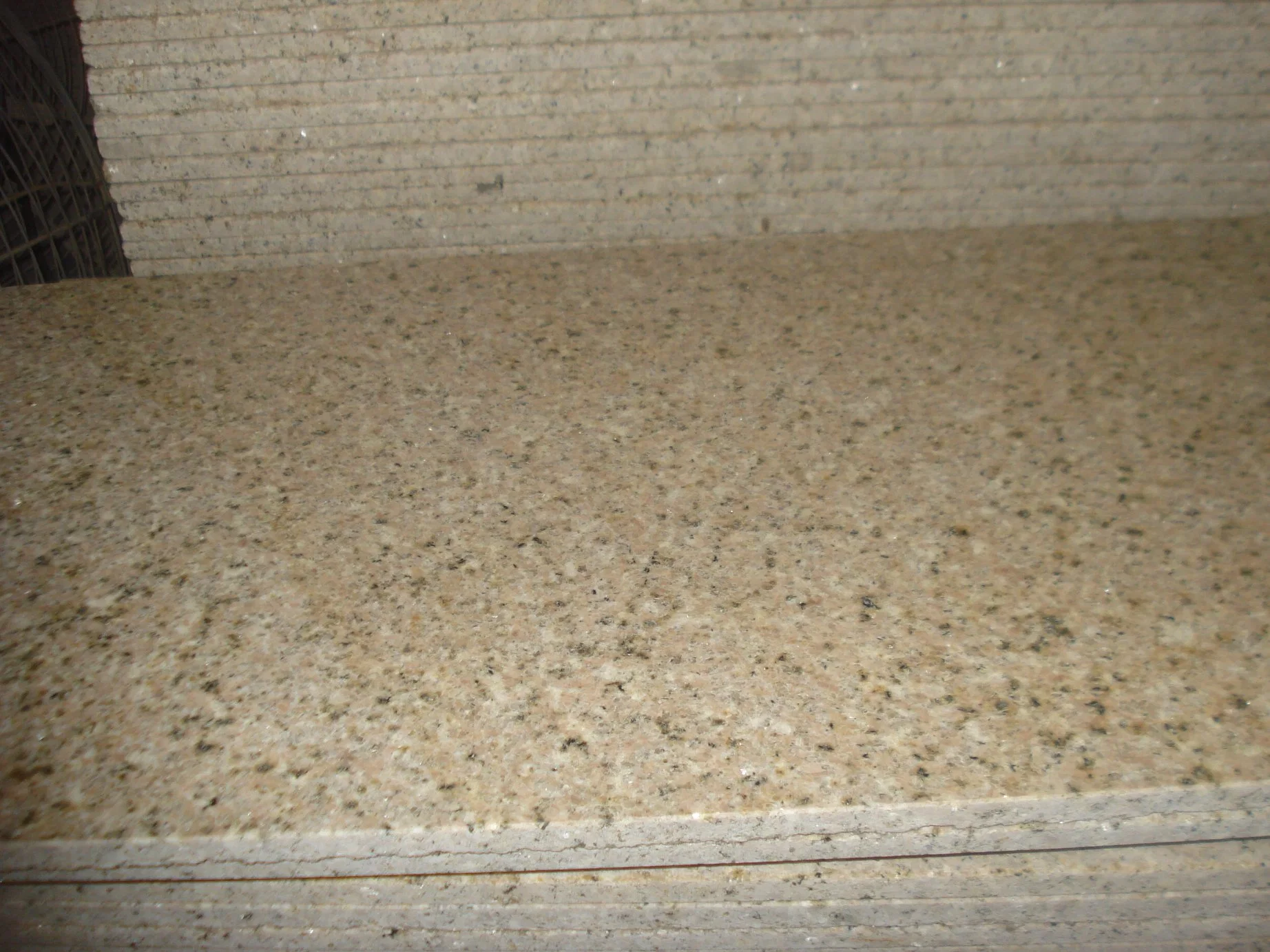 China Granite for Kerb Stone Paving Tile G682 Beige Yellow Granito Tile Pavers