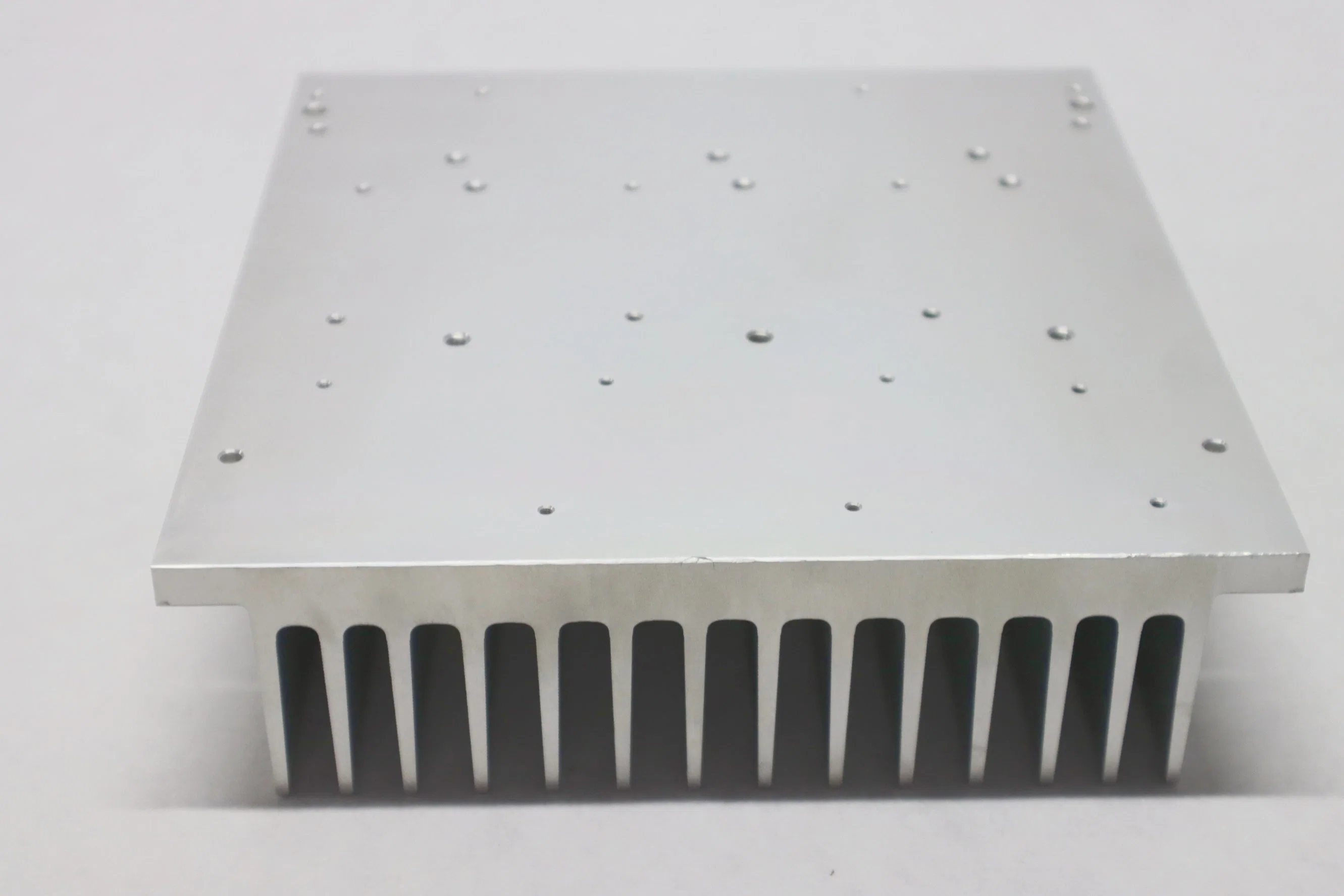 Disipador térmico de perfil de aluminio 6063 T5 personalizado para sistema de refrigeración de radiador