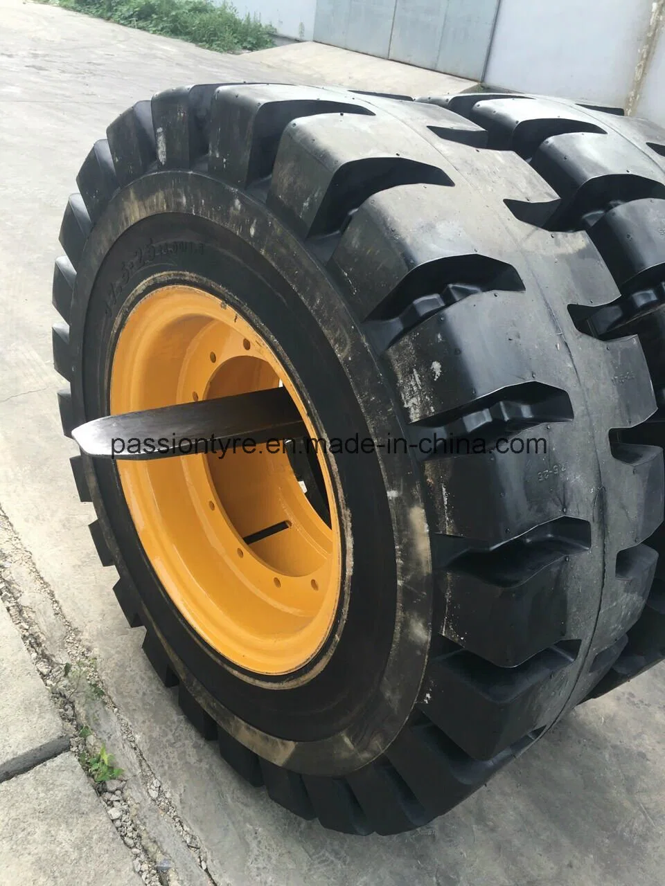 Pneu 17.5-25 OTR solide Industrial Tire 14.00-20 14.00-24 20.5-25