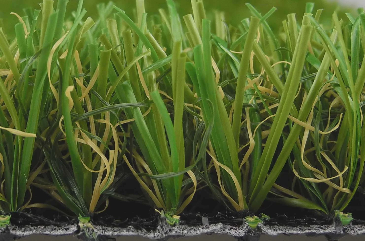 Un aspecto natural verde pradera de césped artificial de alfombras para el paisaje, su uso en casa amago de césped artificial