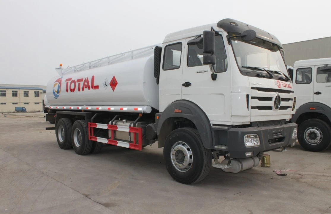 China Heavy Duty Durability North Benz 20000 litres 6X6 Route tous Terrian camion-citerne Prix du camion-citerne Camion-citerne pour Total