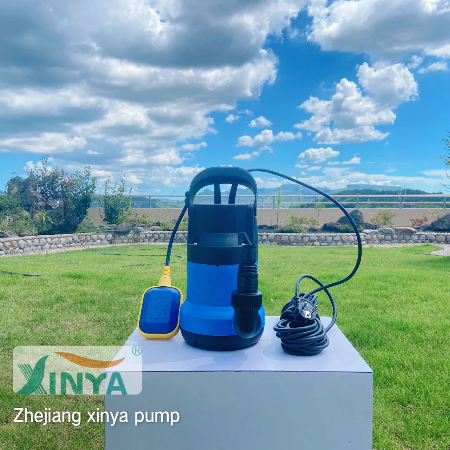 Xinya 250W 400W Small Size Home Use Clean Water Electric AC Submersible Water Pump