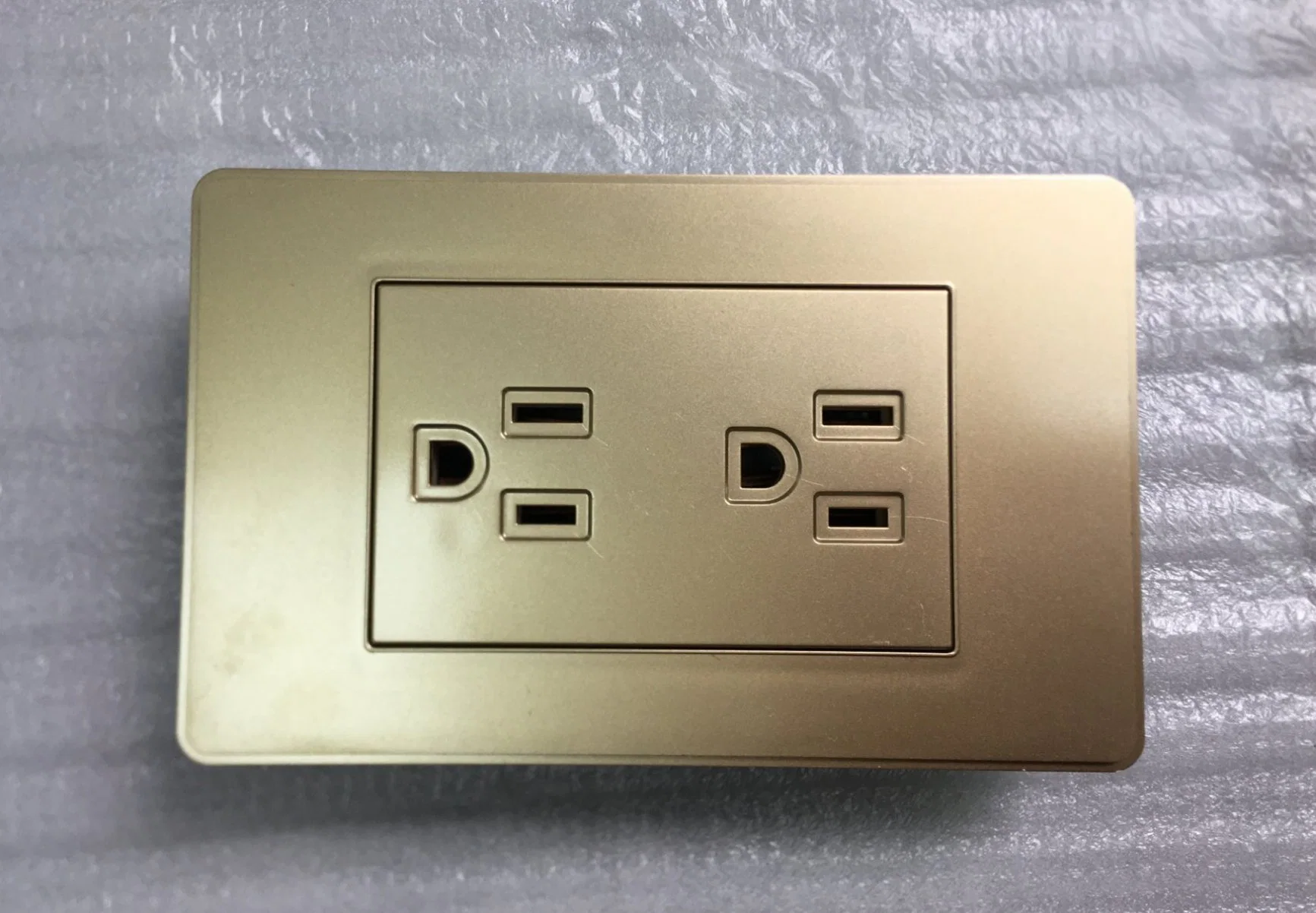 1 Gang Switch and Chile Function 2 Holes Socket