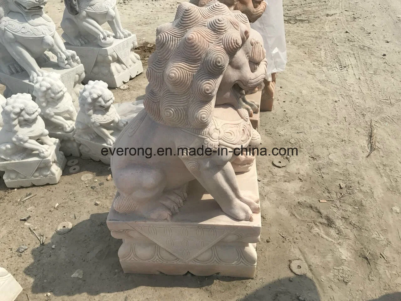 Well Polished Natural Stone Lion Statue Wholesale/Supplier Hand Carved Foo Dog Sculpture