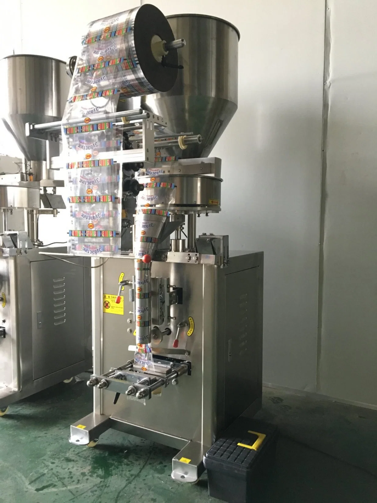 Automatic Sachet Sealing Granule Salt / Rice / Bean / Seeds / Spice / Vertical Packaging Machine Sealing Bags Pouch Food Multi-Function Packing Machine