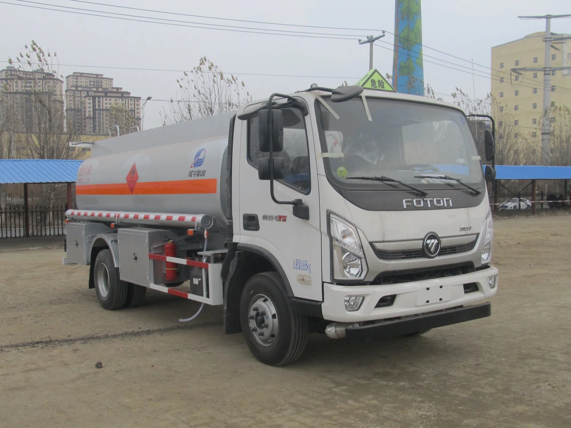 Foton Aumark E33 Diesel Fuel Transport Truck