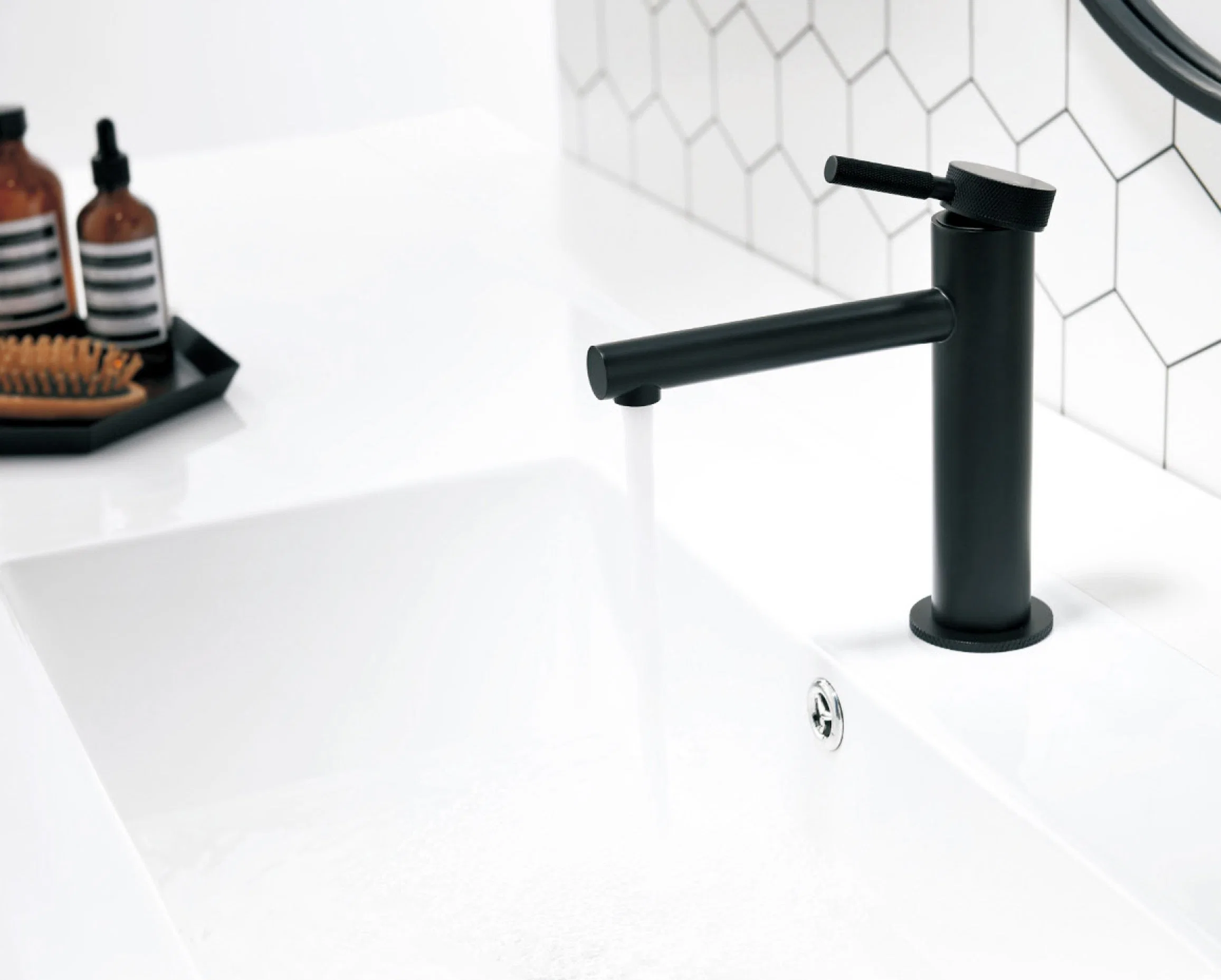 Le cuivre, trou unique navire de la Salle de Bain lavabo Faucet, bassin commercial robinet mélangeur, sans plomb en laiton solide de l'eau chaude et froide du robinet, toilettes Tall corps