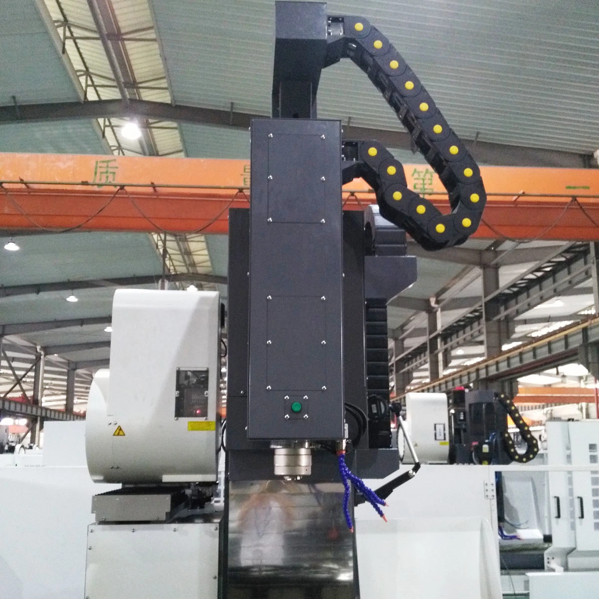 4 Axis Swing Head Precision CNC Machining Center Vertical Milling Machine for Auto Parts Curved Surface Processing