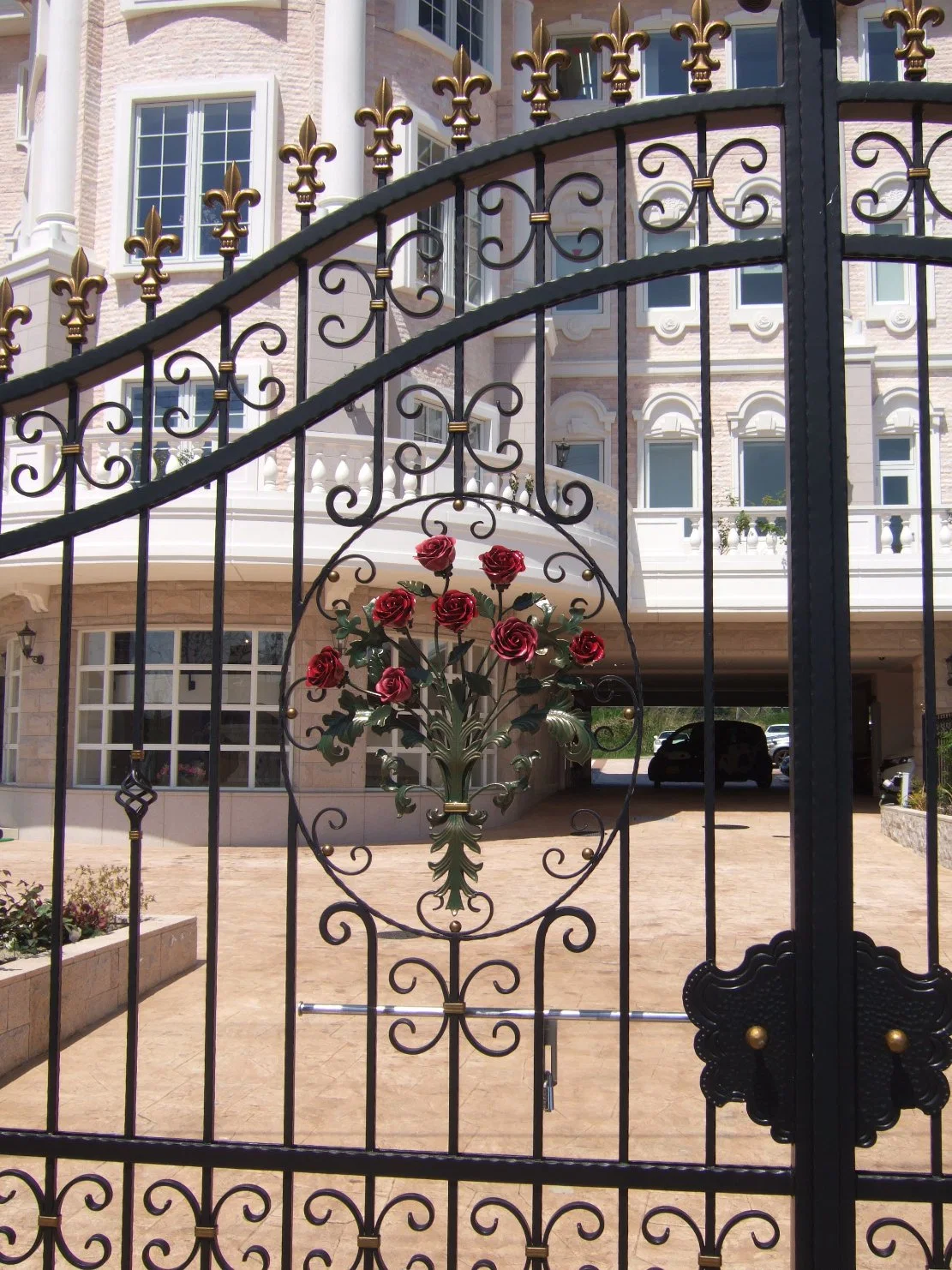 Luxury Decorative Galvanized Steel Fence Railing Handrail Wrought Iron Gate