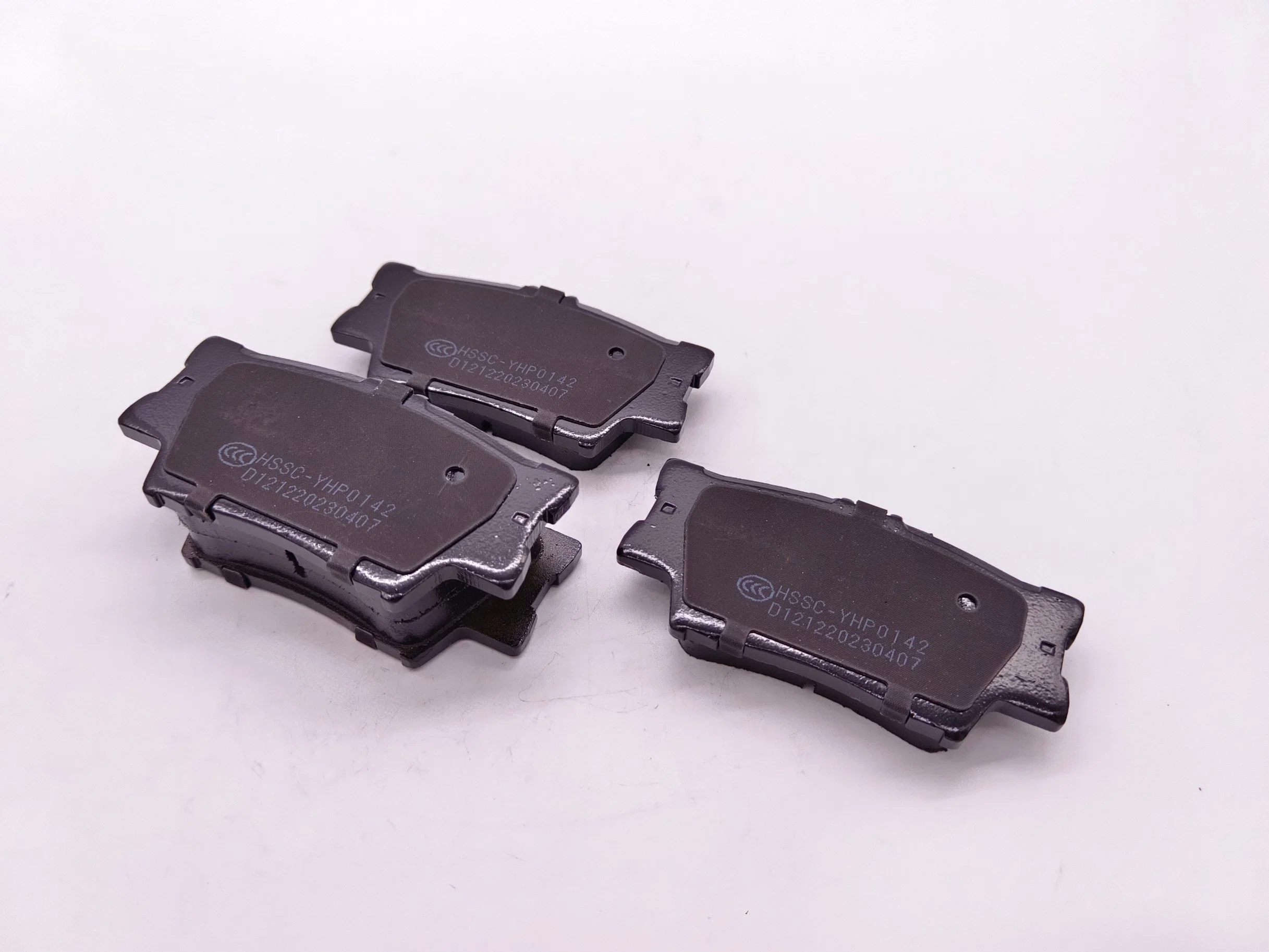 Noiseless Auto Spare Parts Disc Brake Pad for Toyota RAV4 D1212/04466-33160