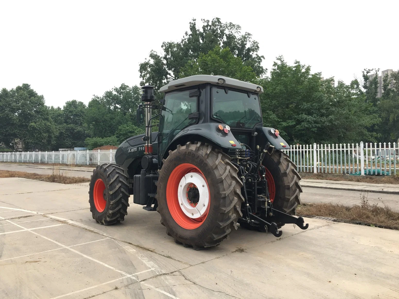 Fabricado en China la maquinaria agrícola 260CV 4WD con excavadora tractor agrícola