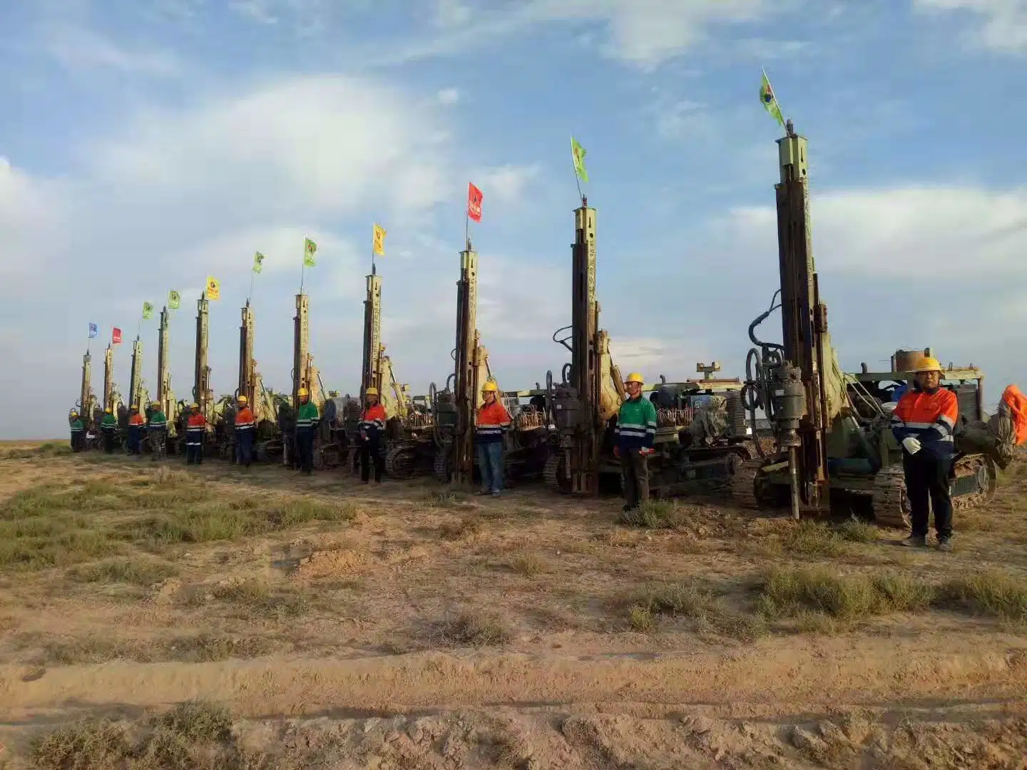 Controlador pequeño de pila solar de buena calidad con motor giratorio Para el proyecto Solar MW en Nueva Zelanda