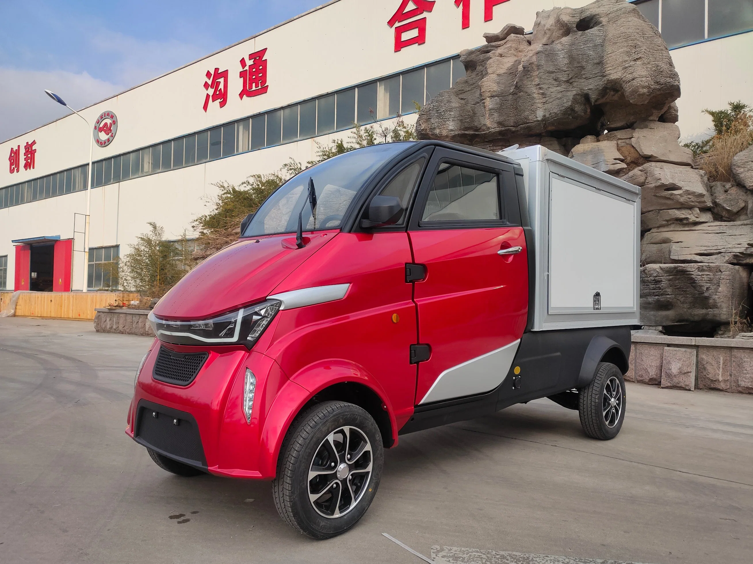 EEC Approval 4 Wheels 5ke Lithium Battery Electric Logistic Cargo Car for Parcel Delivery