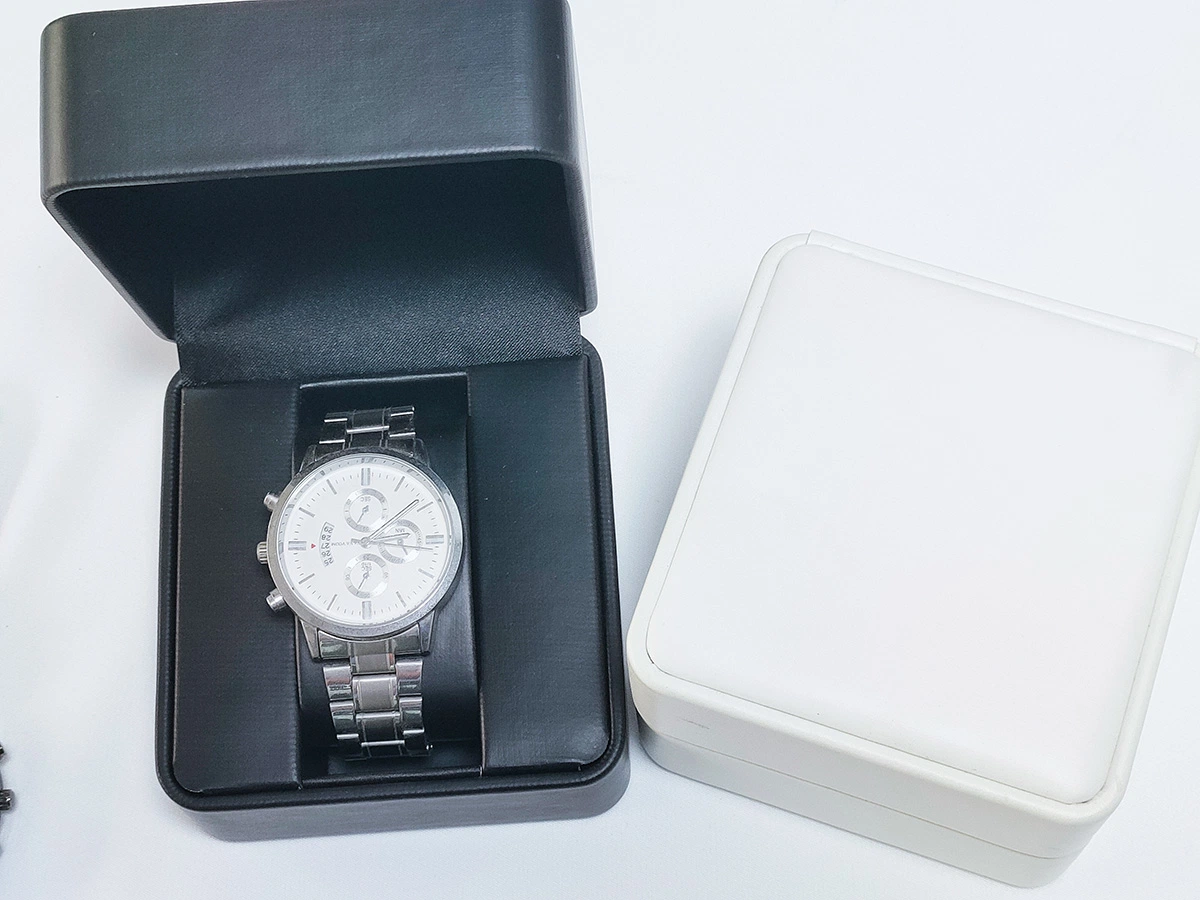 Montre-bracelet cuir Fashion Watch Smart montre téléphone Bracelet Watch Téléphone mobile d'emballage cadeau de promotion de la mode montre à quartz la case 01
