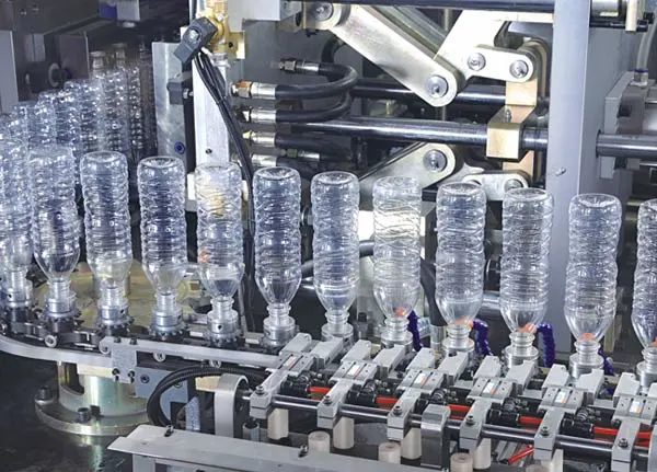 Botella de agua totalmente automática máquina de moldeo por soplado automática, máquina de hacer plástico de botellas PET