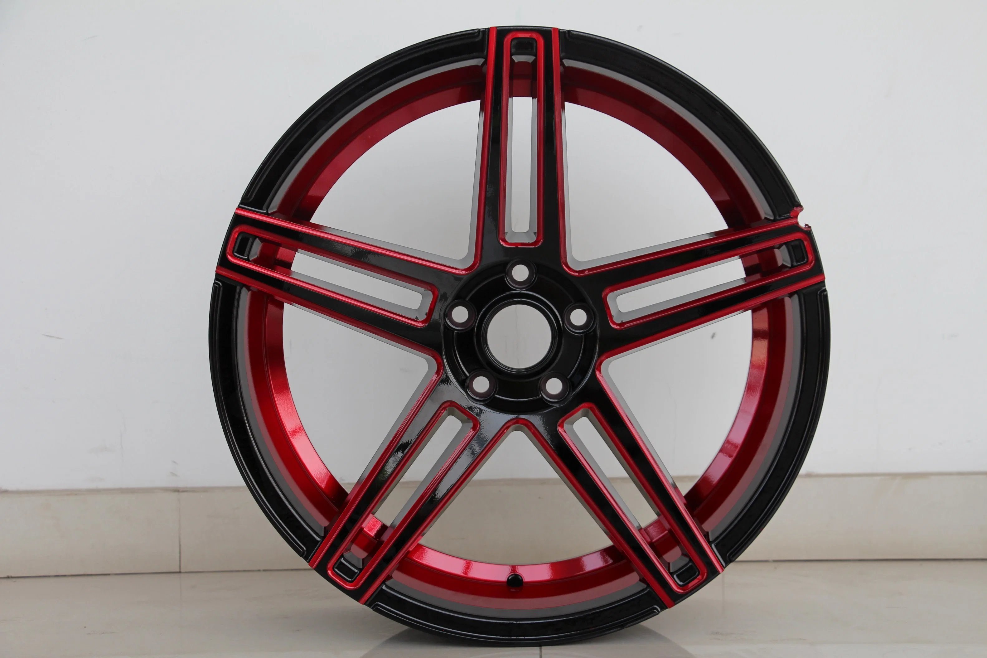 China Durable High-Strength Car Parts Rims Accessories Anti-Scratch Alloy Wheel