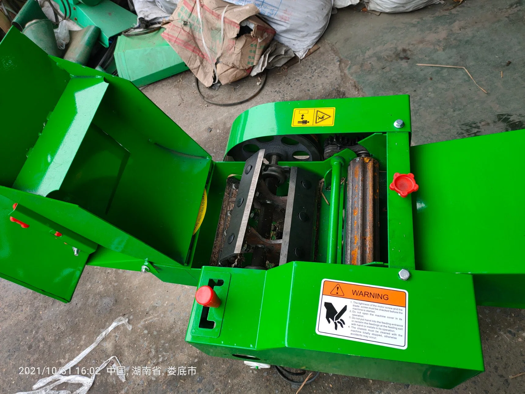 Machine de traitement de l'alimentation animale Machine de coupe d'herbe Ensileuse Paille Coupe-paille