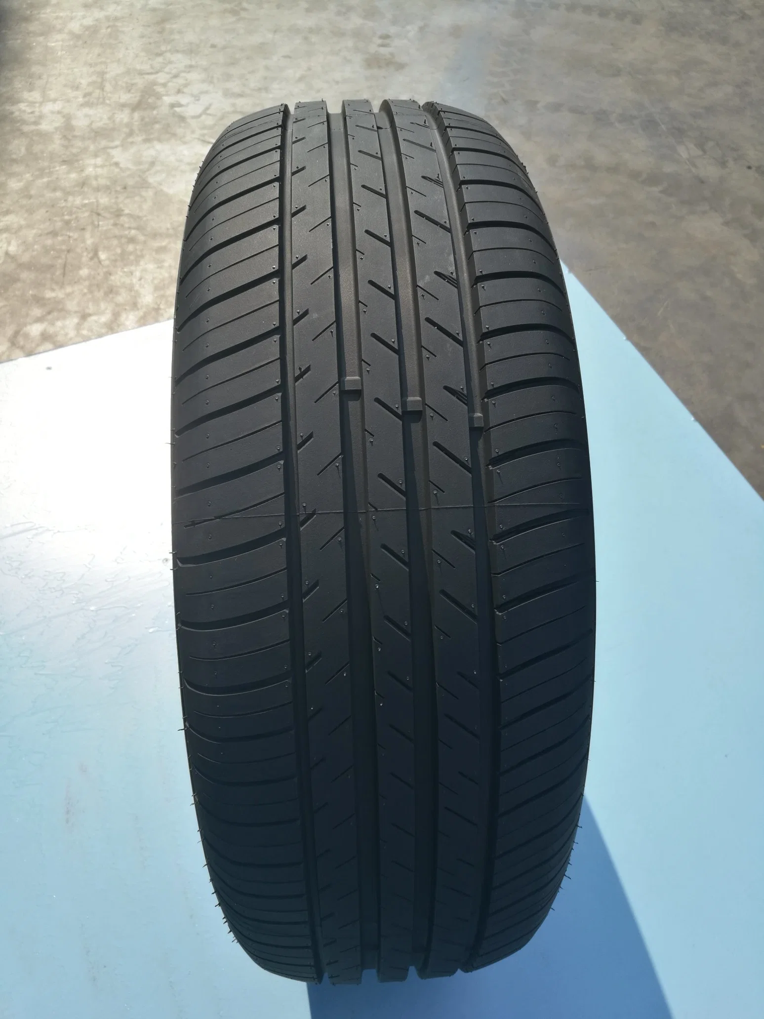 Joy Road/Double King Marque Chinoise de Pneus de Voiture en Gros 225/65/17 225/65r17 Pneu Radial PCR Haute Performance Pouce 17