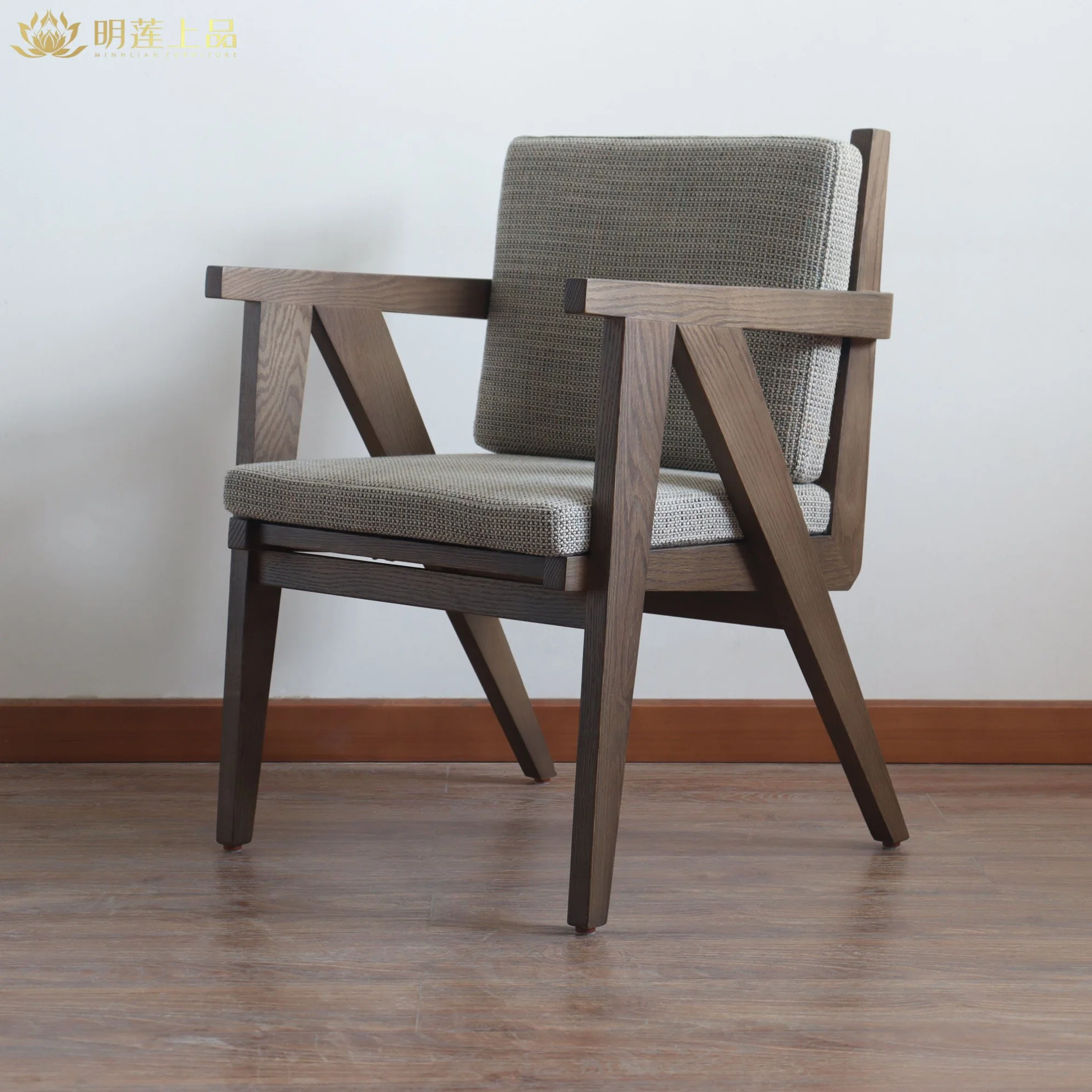 Fabric Upholstered Solid Wood Chair Hotel Furniture Living Room Furniture Restaurant Furniture Leisure Chair Dining Chair Armchair Wooden Chairs