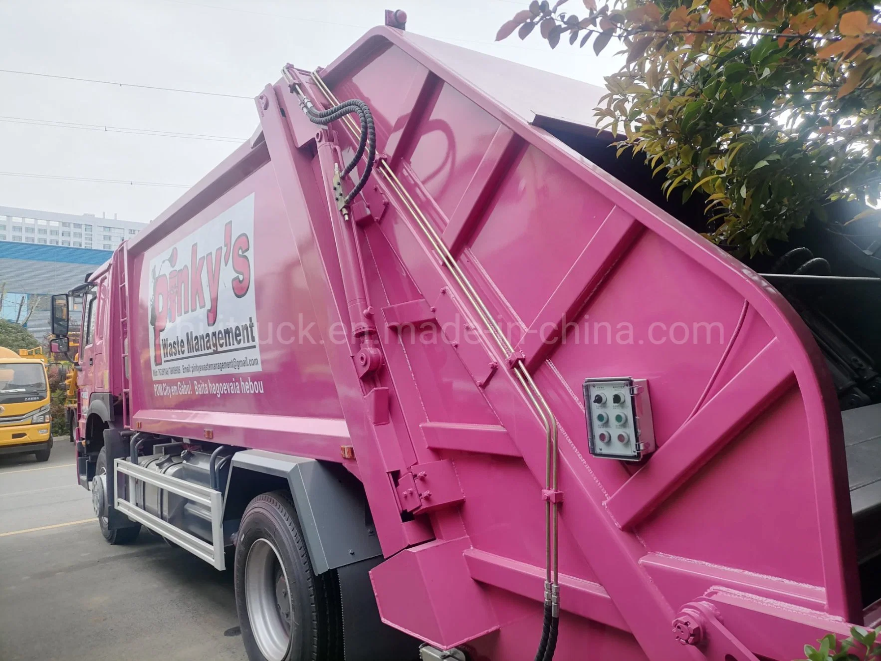 Sinotruck HOWO 17cbm Refuse Garbage Compactor Waste Rubbish Truck Price