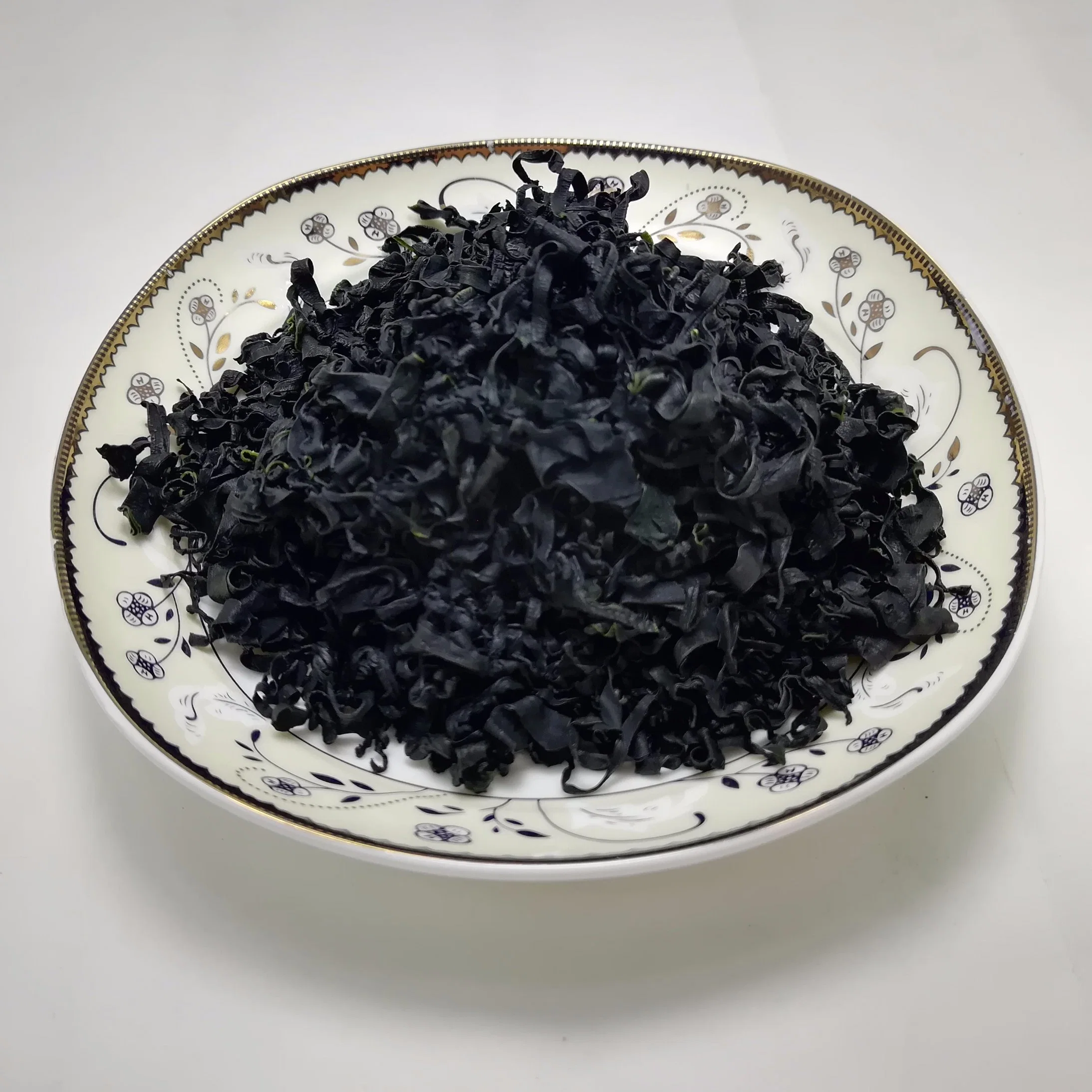 Comestibles secos de algas wakame salada cortar las hojas