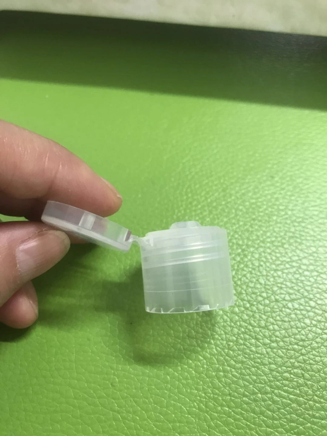 High quality/High cost performance  20/410 20/415 24/410 24/415 28/410 Flip Top Cap Plastic White Flip Top Cap Clear Pet Bottle Caps