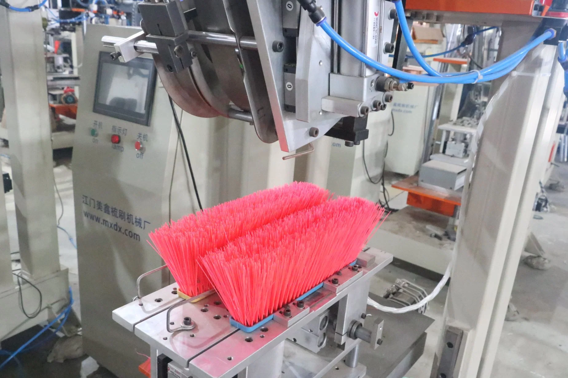 Meixin Automatic 2 Axis Tufting Machine Shoe Brush Plastic Broom Making Machine