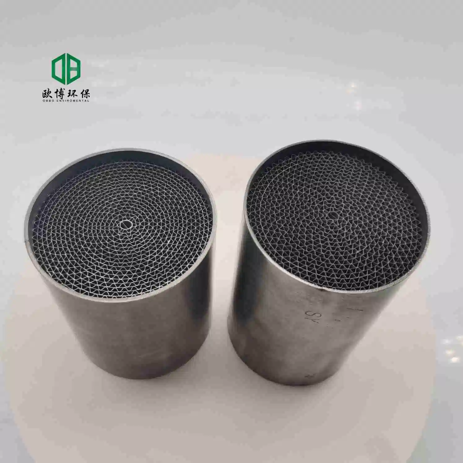 Platinum Palladium Rhodium DPF Ceramic Substrate Catalytic Converter Ceramic Honeycomb Ternary Catalyst