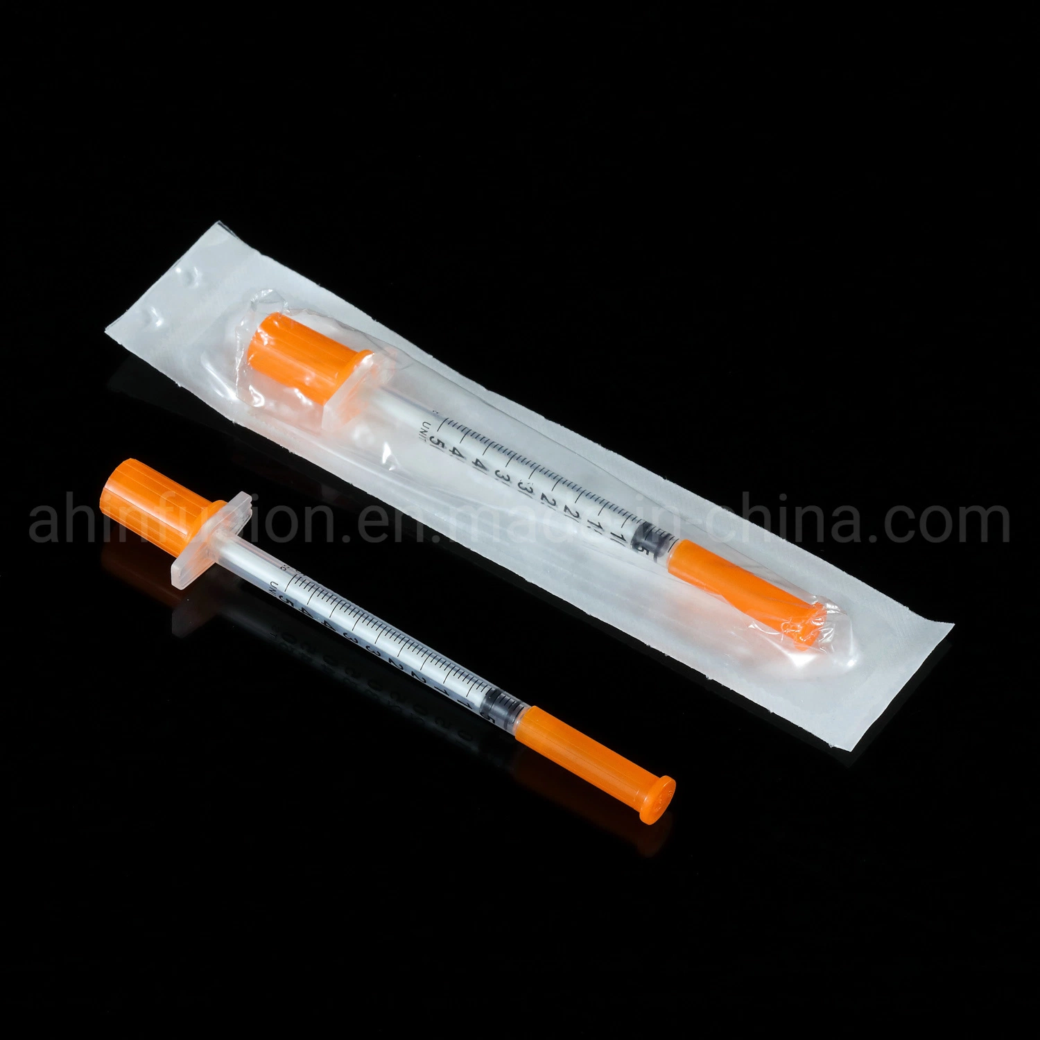 Des fournitures médicales jetables stériles en plastique de 3 partie de l'insuline Seringue avec aiguille fixe