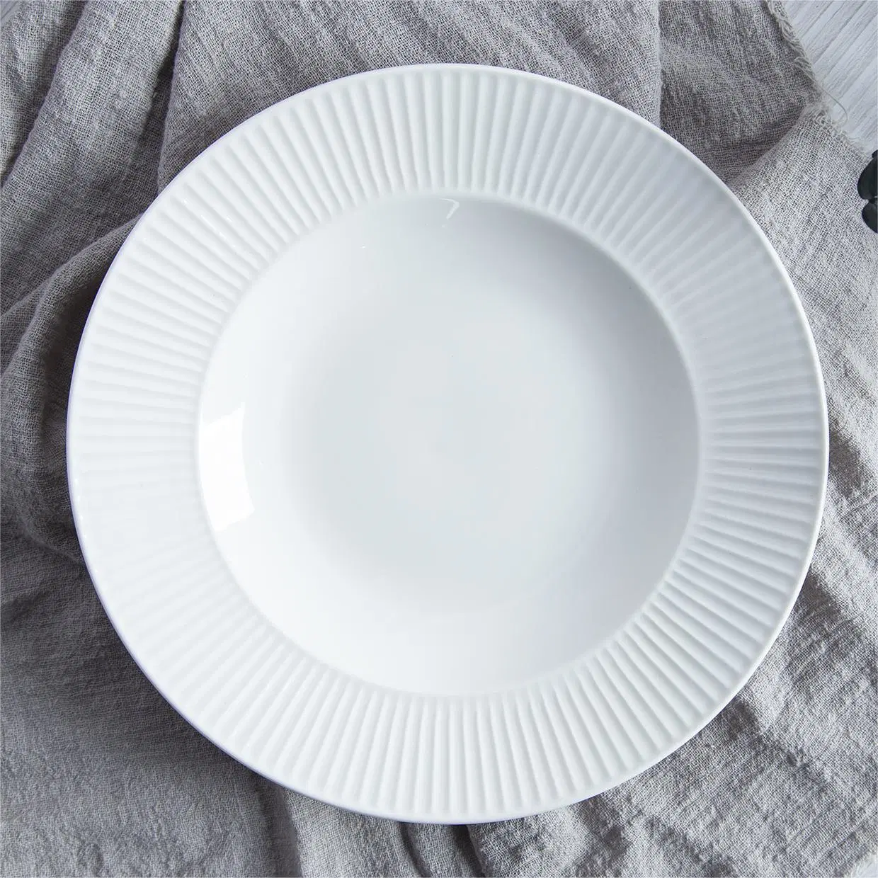 Popular Embossed Line New Bone China Dinner Sets