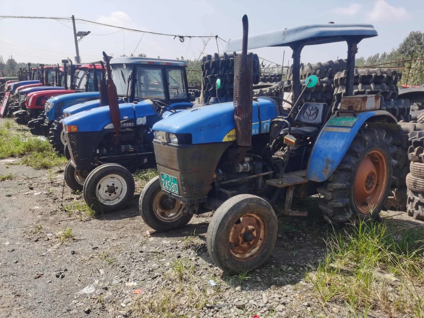 Tracteur agricole d'occasion New Holland/John Deere/Sch avec Chargeur frontal/pelle rétro/charrue/remorque