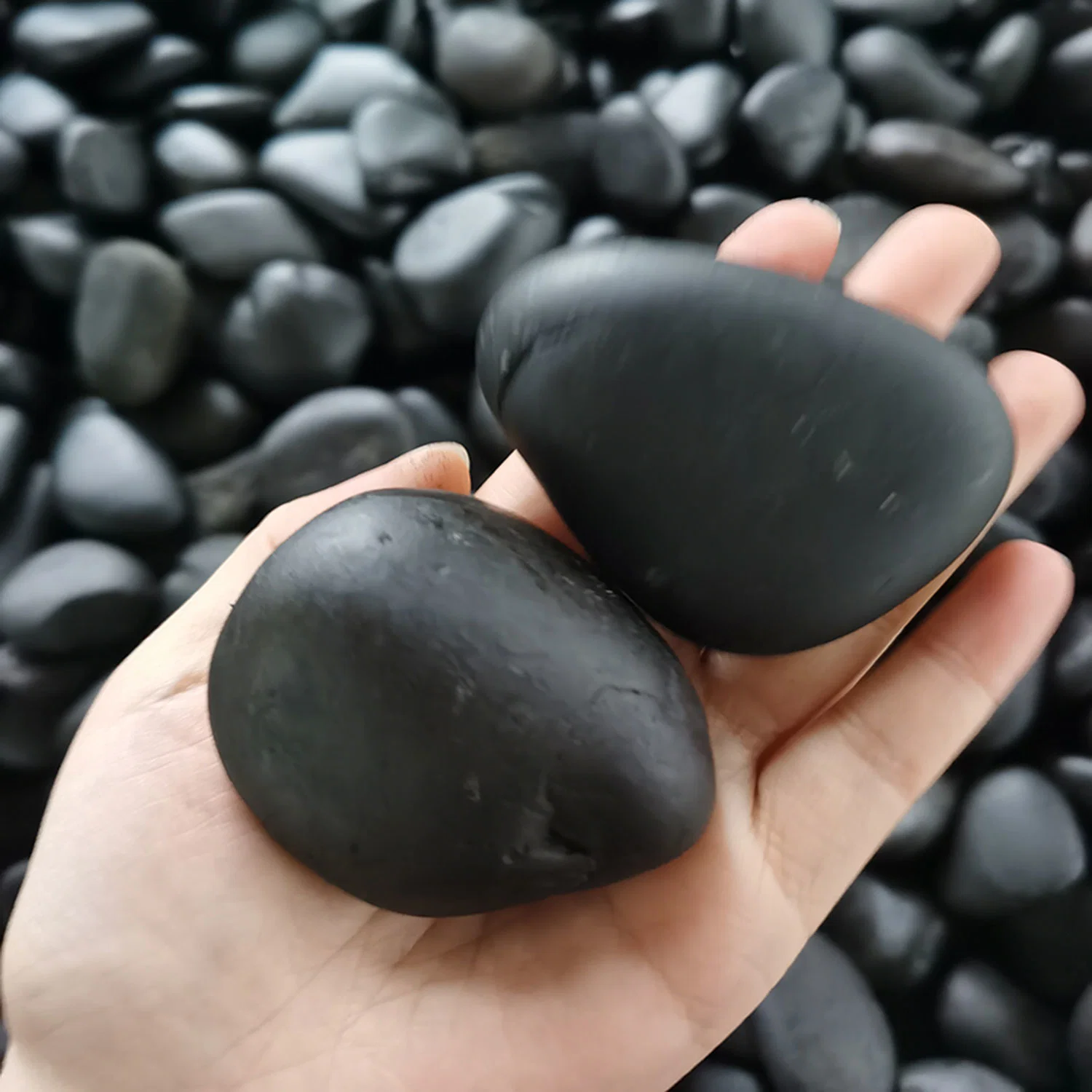 China Wholesale Cheap Price Polished Black Driveway Pebble Stones