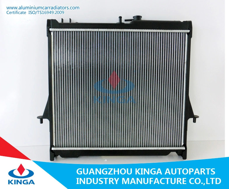 Wavy Fin Car Radiator for Pickup Dmax 2006- ISO 9001 / Ts 16949 Approved