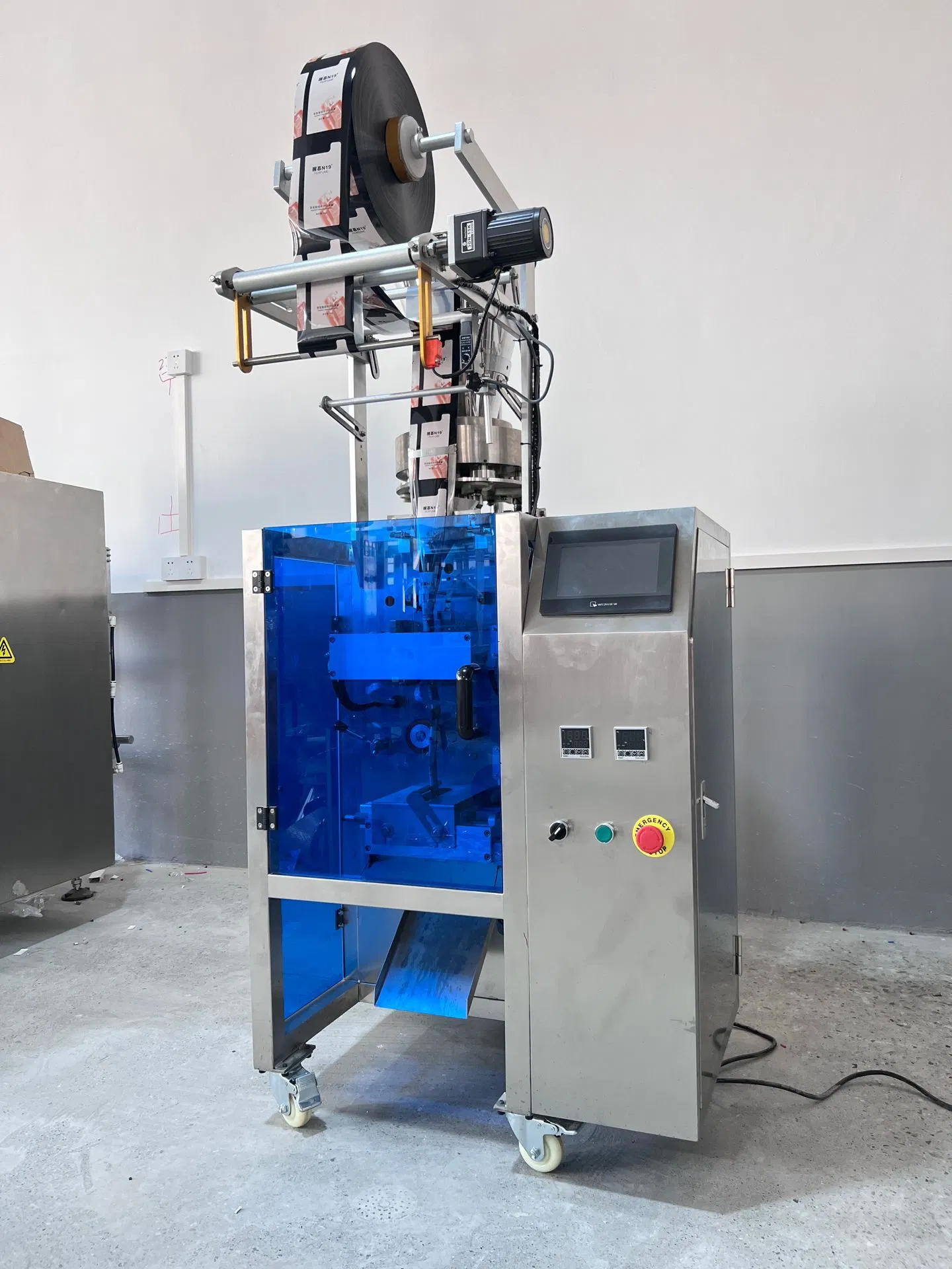 Manufacturer Silica Gel Desiccant Bath Salt Sugar Powder Packing Machine Vertical Form Fill and Sealing Automatic Volumetric Cup Locust Bean Small Particle Pack