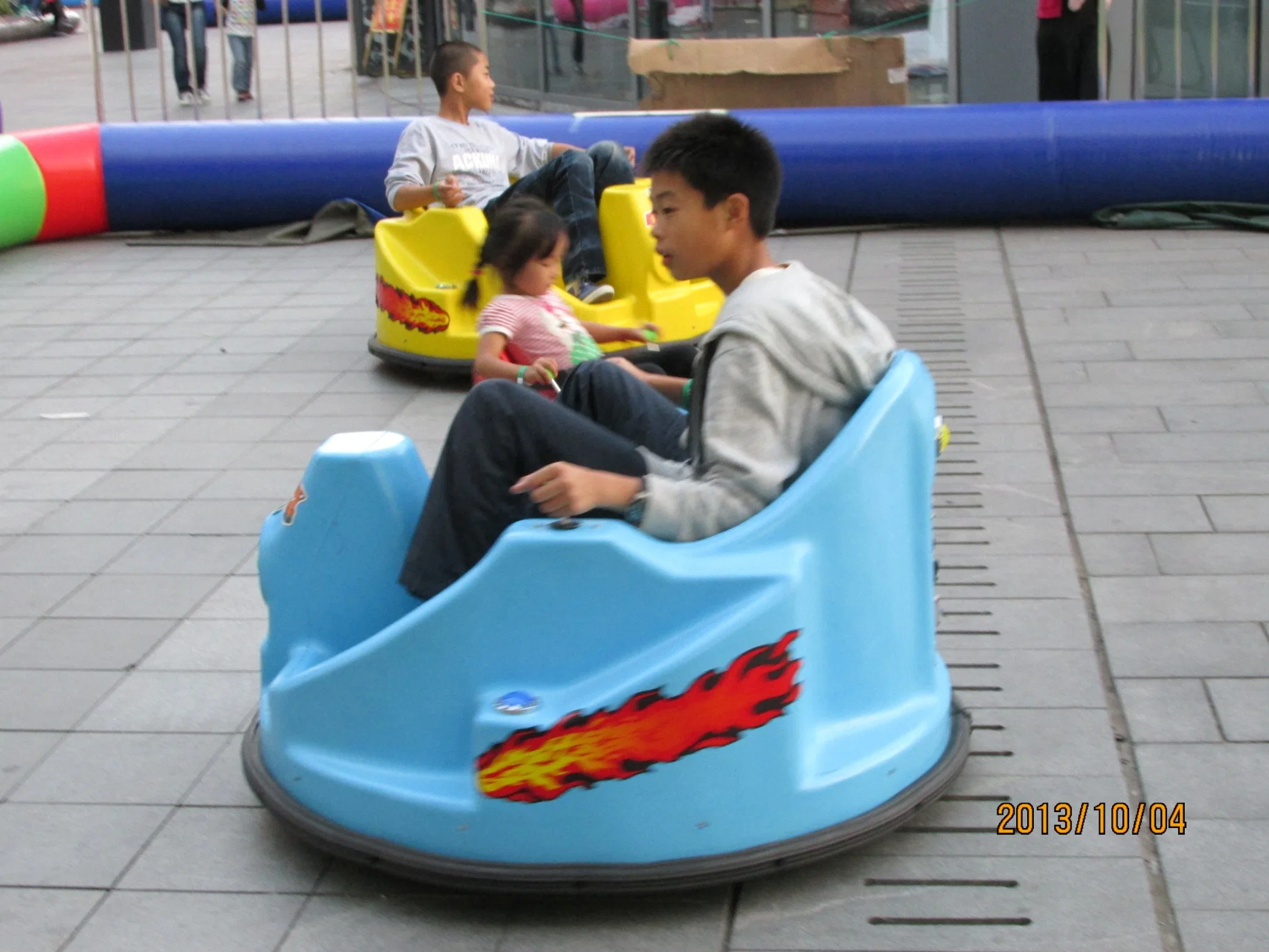 Amusement Park Game Kids Zone Ride on Electric Bumper Cars for Children