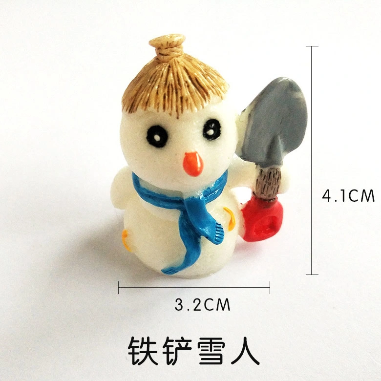 China Wholesale/Supplier Resin Mini Christmas Beer Figurines Christmas Fridge Magnet Accessories for Holiday Decoration