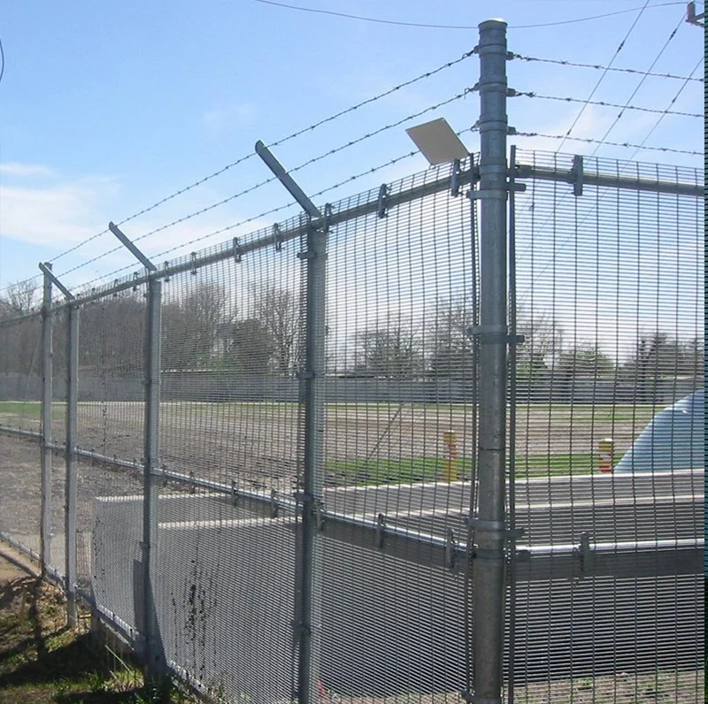 La Chine d'alimentation haute vert galvanisé anti grimper panneaux de clôture de la prison de sécurité 358 Le grillage de séparation de jardin en fer clôture antivol