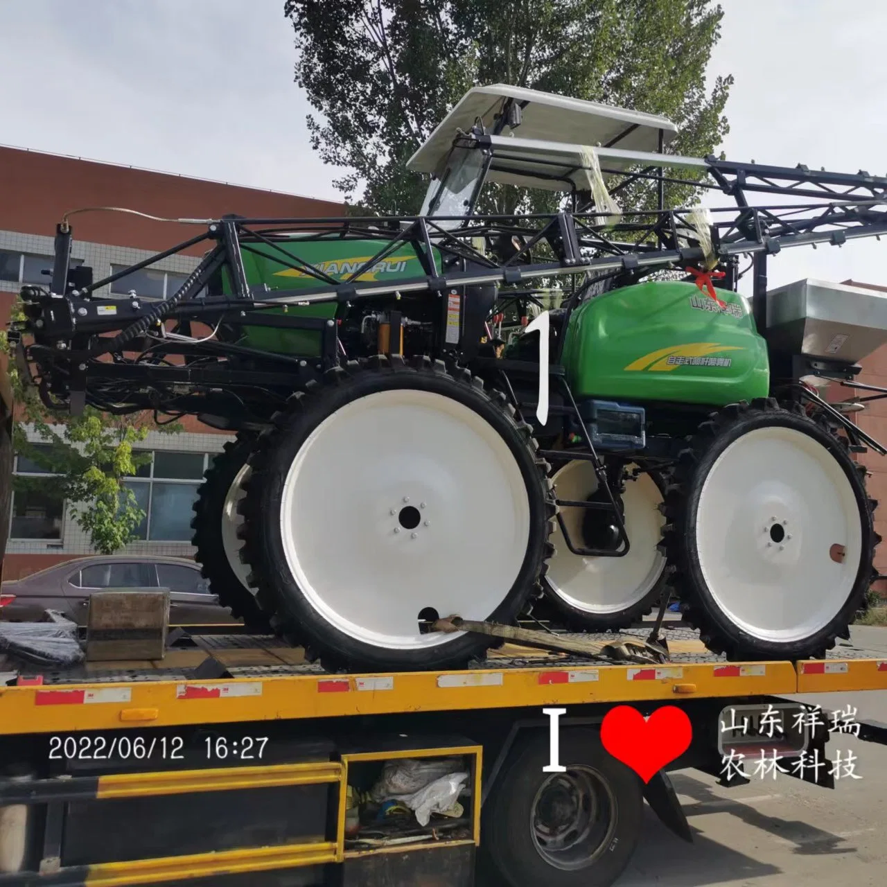 Landwirtschaftliche selbstfahrende Traktor Typ Pestizid 700L Boom Sprayer 50HP Dieselmotor