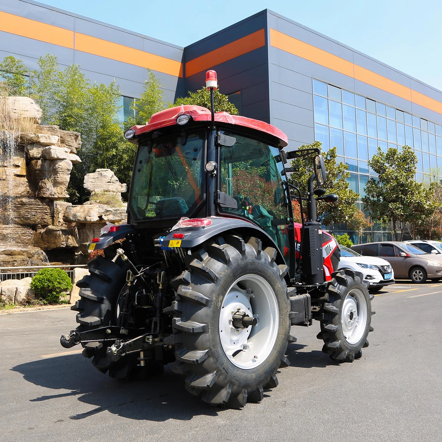 China New Cheap 4WD Farm Tractors with ISO and CE Certified for Sale