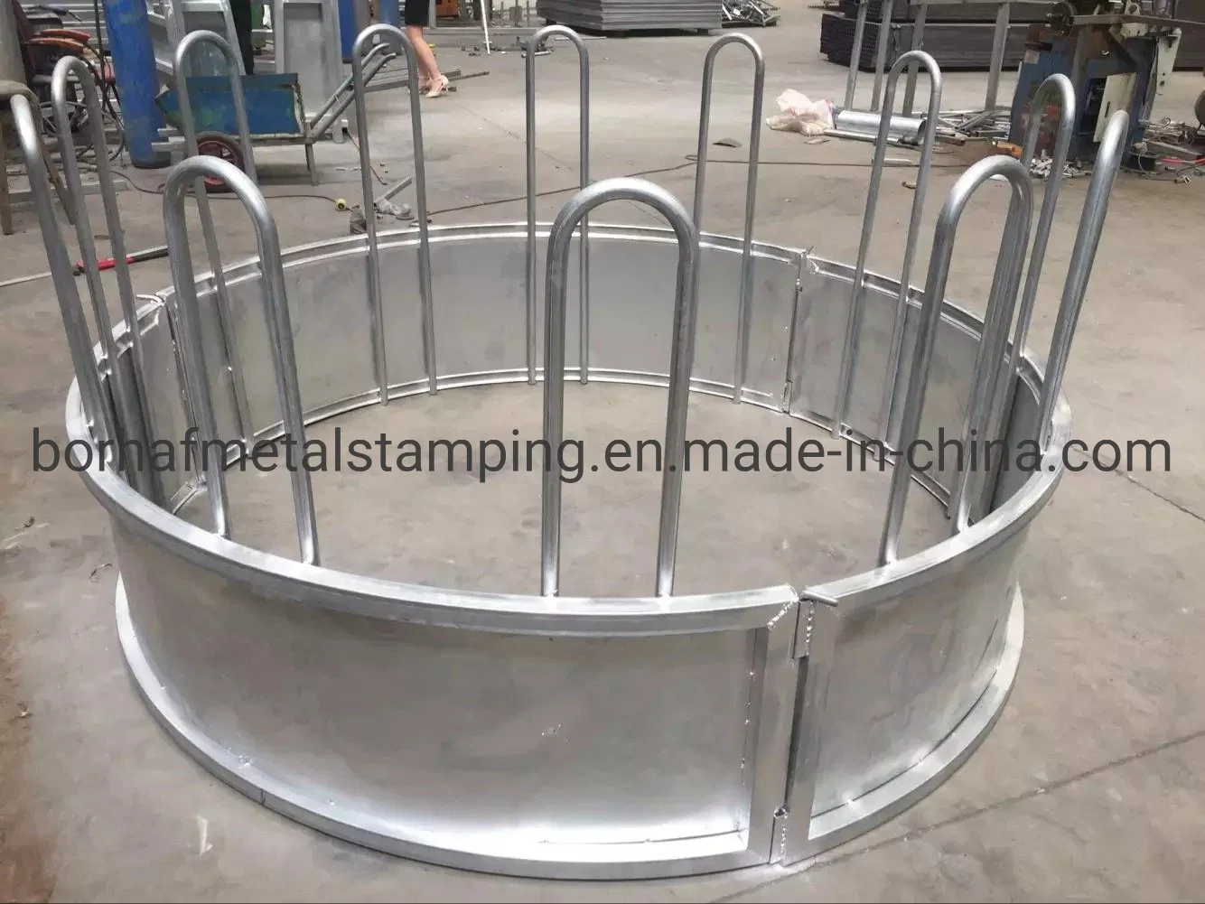 Custom Cattle Round Hay Feeder Round Bale Feeder Heavy Galvanized Horse and Horned Cattle Round Bale Feeders